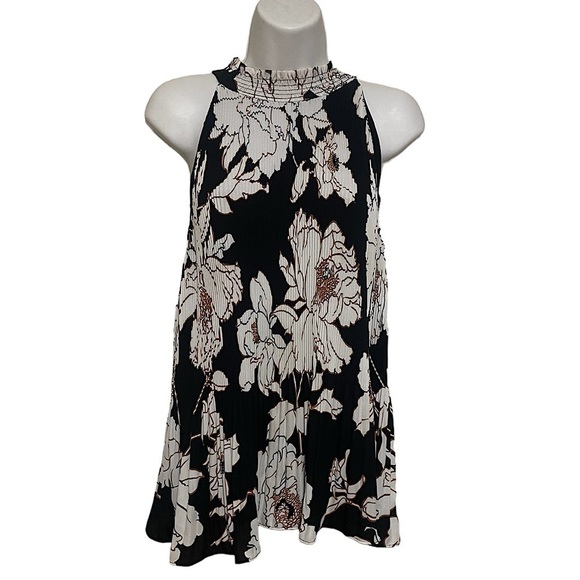 Apt 9 women’s black white floral Halter pleated elegant blouse sleeveless - Picture 1 of 11